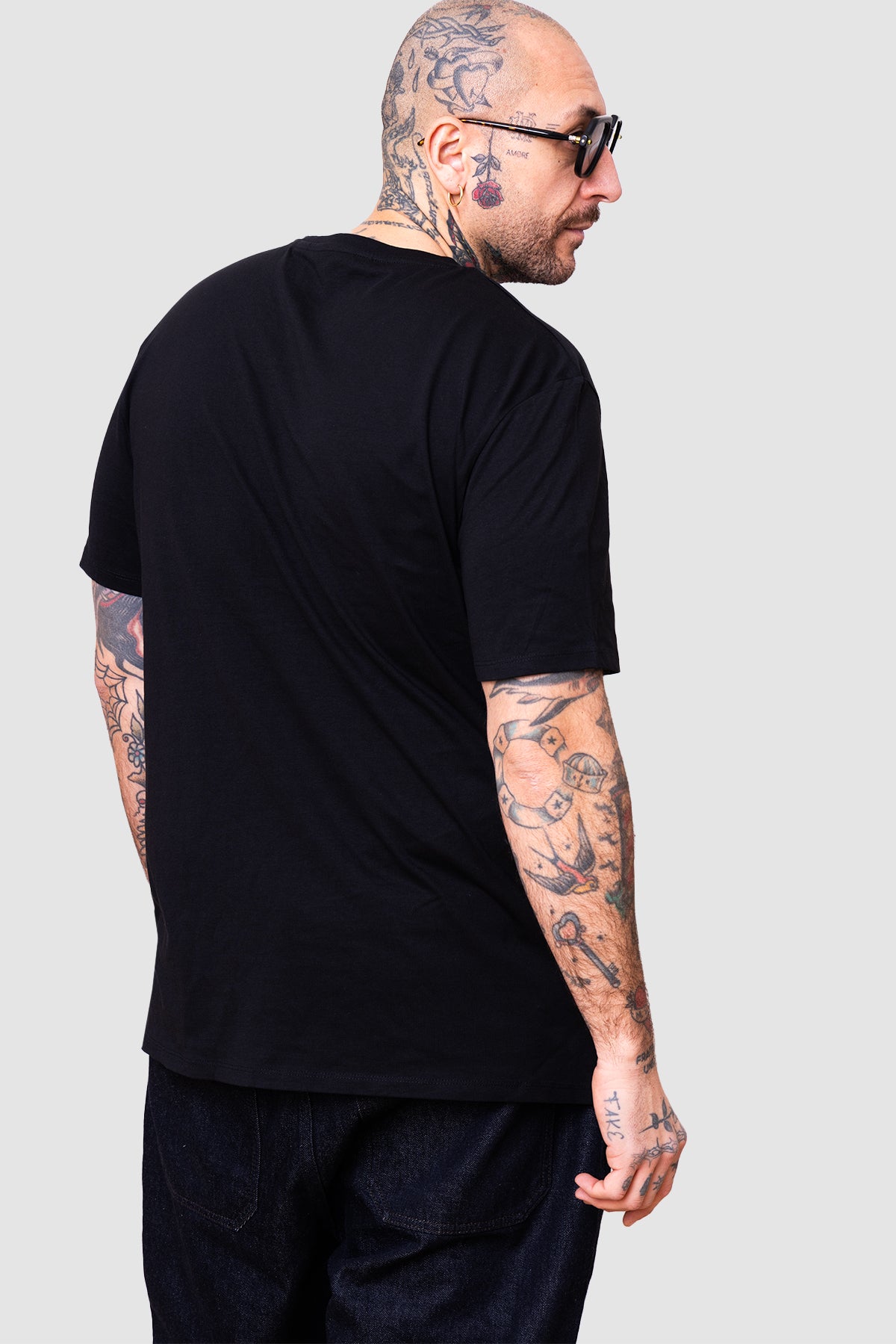 T-shirt nera in cotone organico
